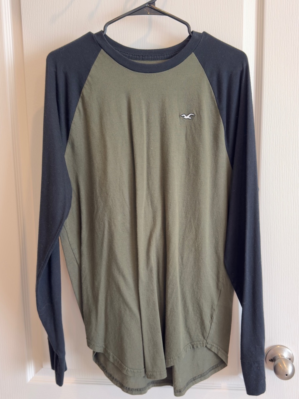 Hollister Men's Olive & Black Long-Sleeve Raglan Shirt Curved Hem